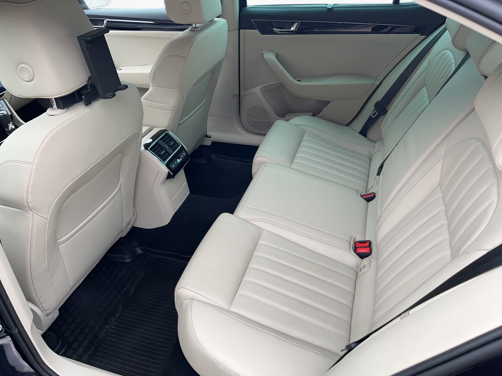 Škoda Superb - zdjęcie 12