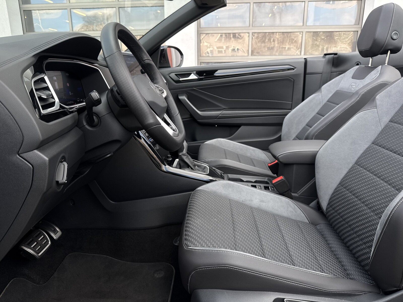 Volkswagen T-Roc - zdjęcie 12