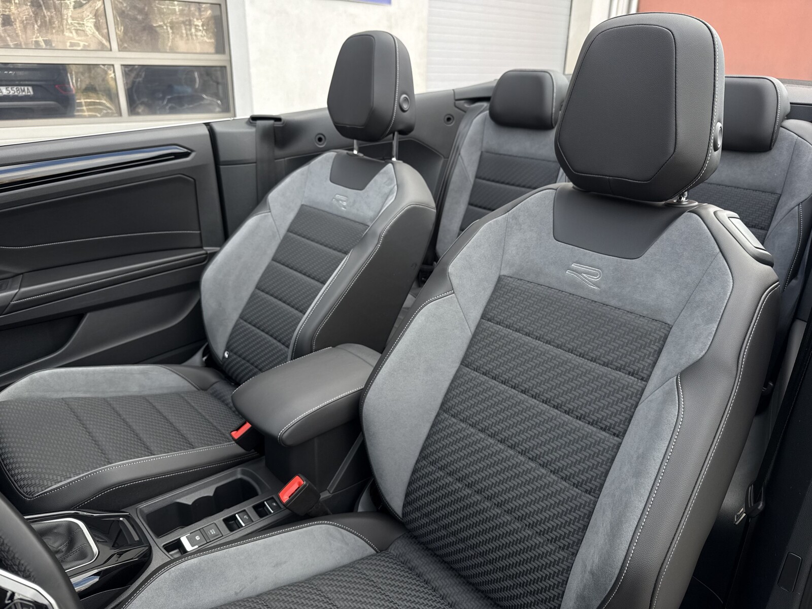 Volkswagen T-Roc - zdjęcie 13