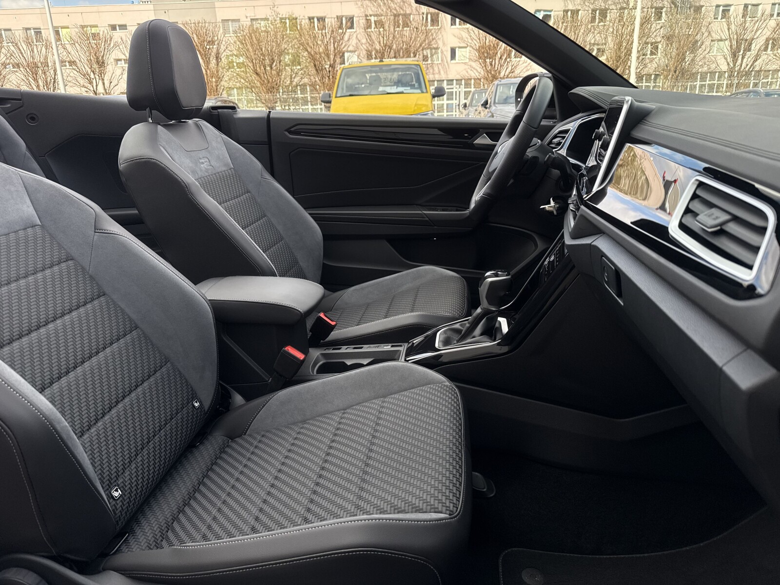 Volkswagen T-Roc - zdjęcie 14