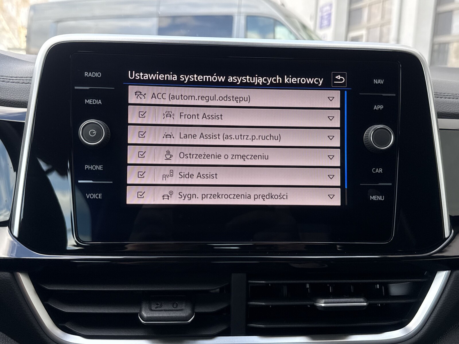 Volkswagen T-Roc - zdjęcie 25