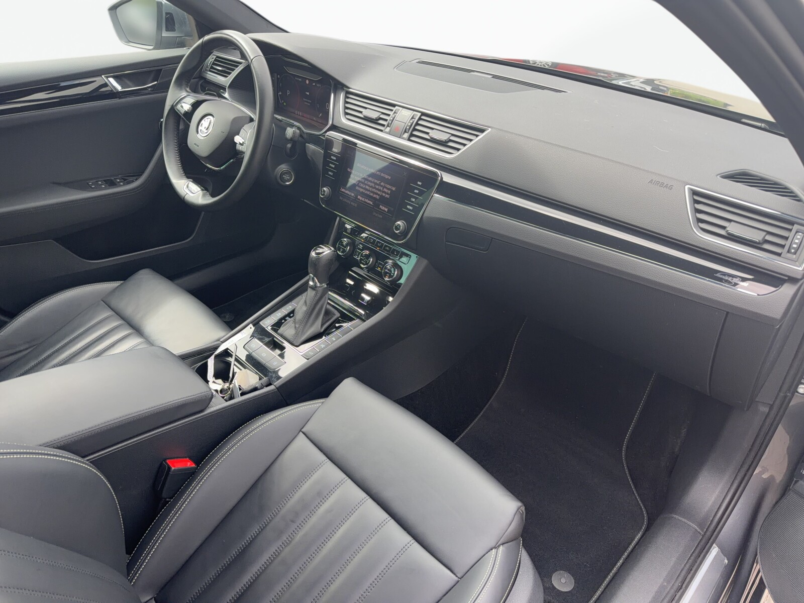 Škoda Superb Combi - zdjęcie 18