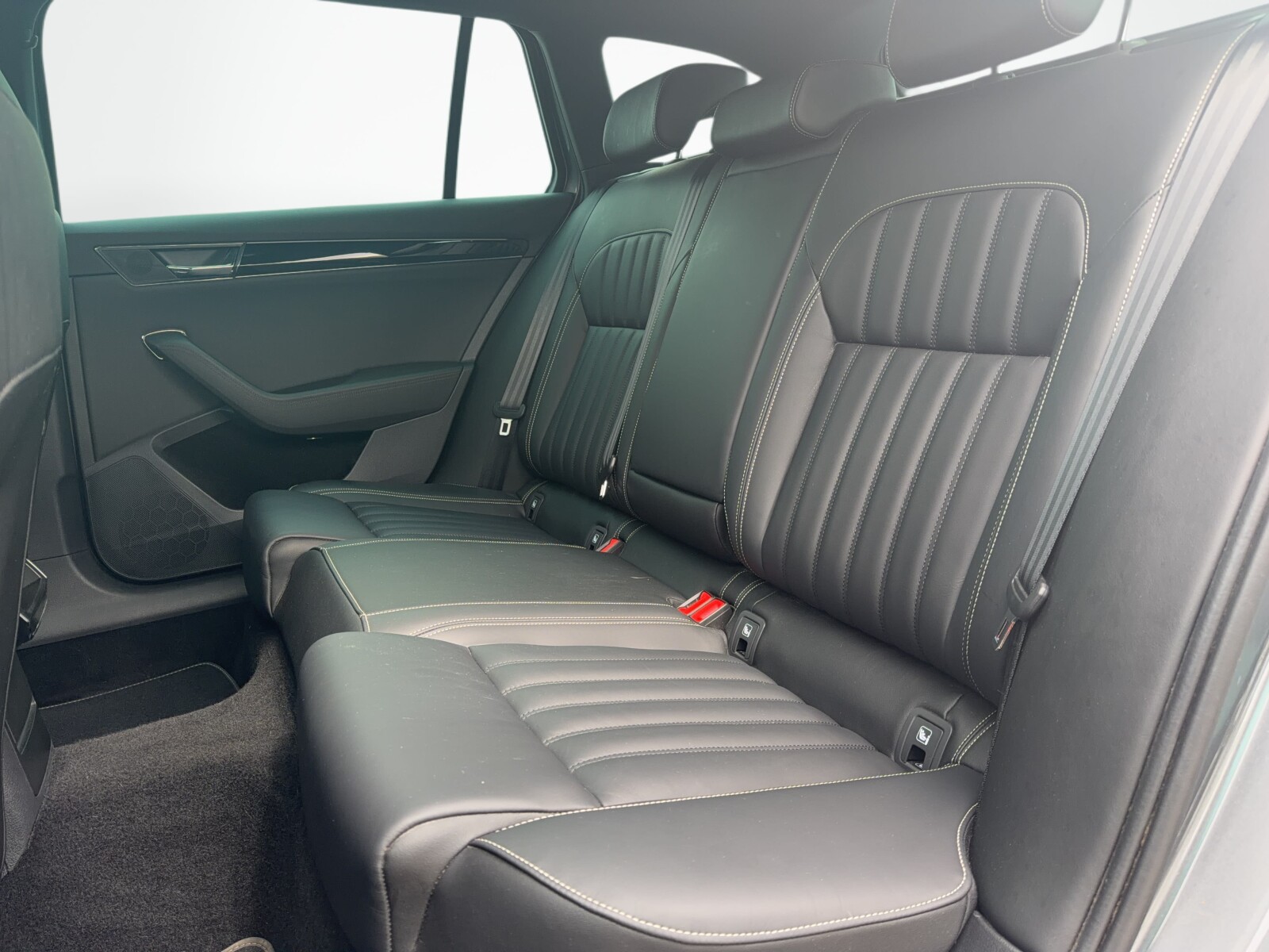 Škoda Superb Combi - zdjęcie 15