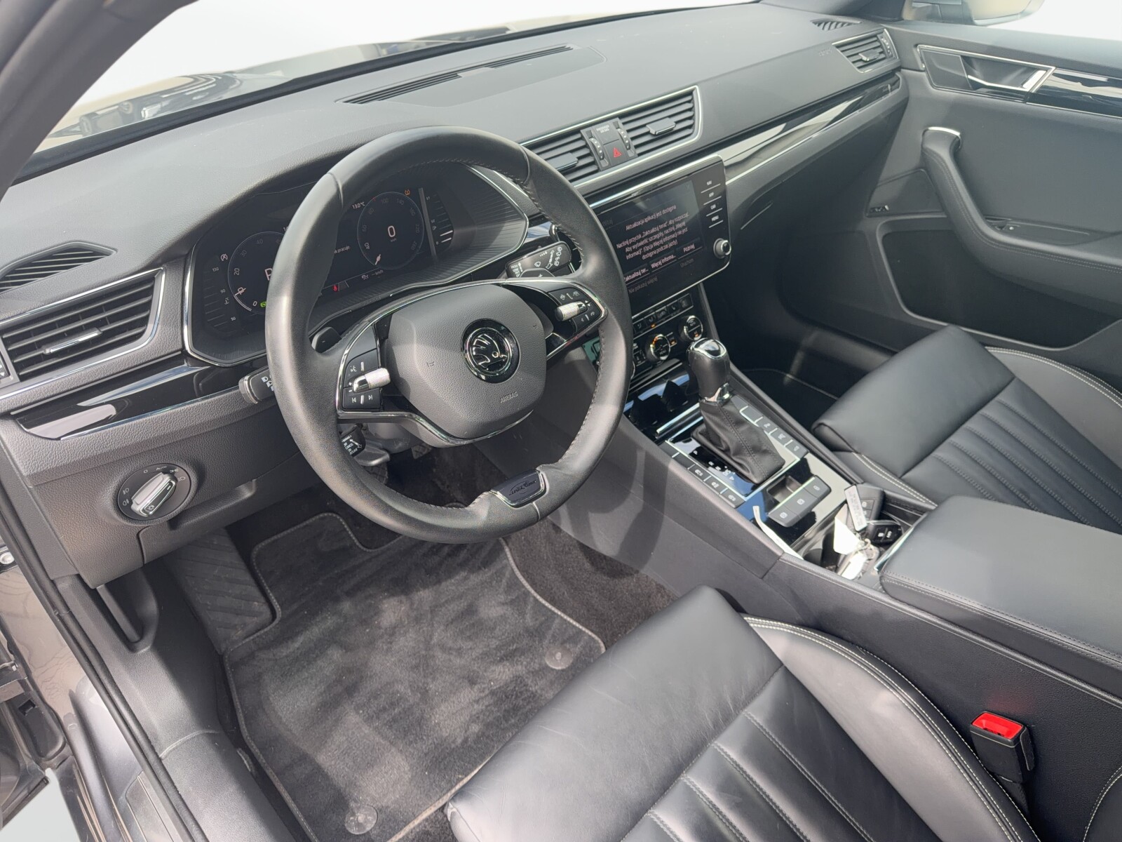 Škoda Superb Combi - zdjęcie 9
