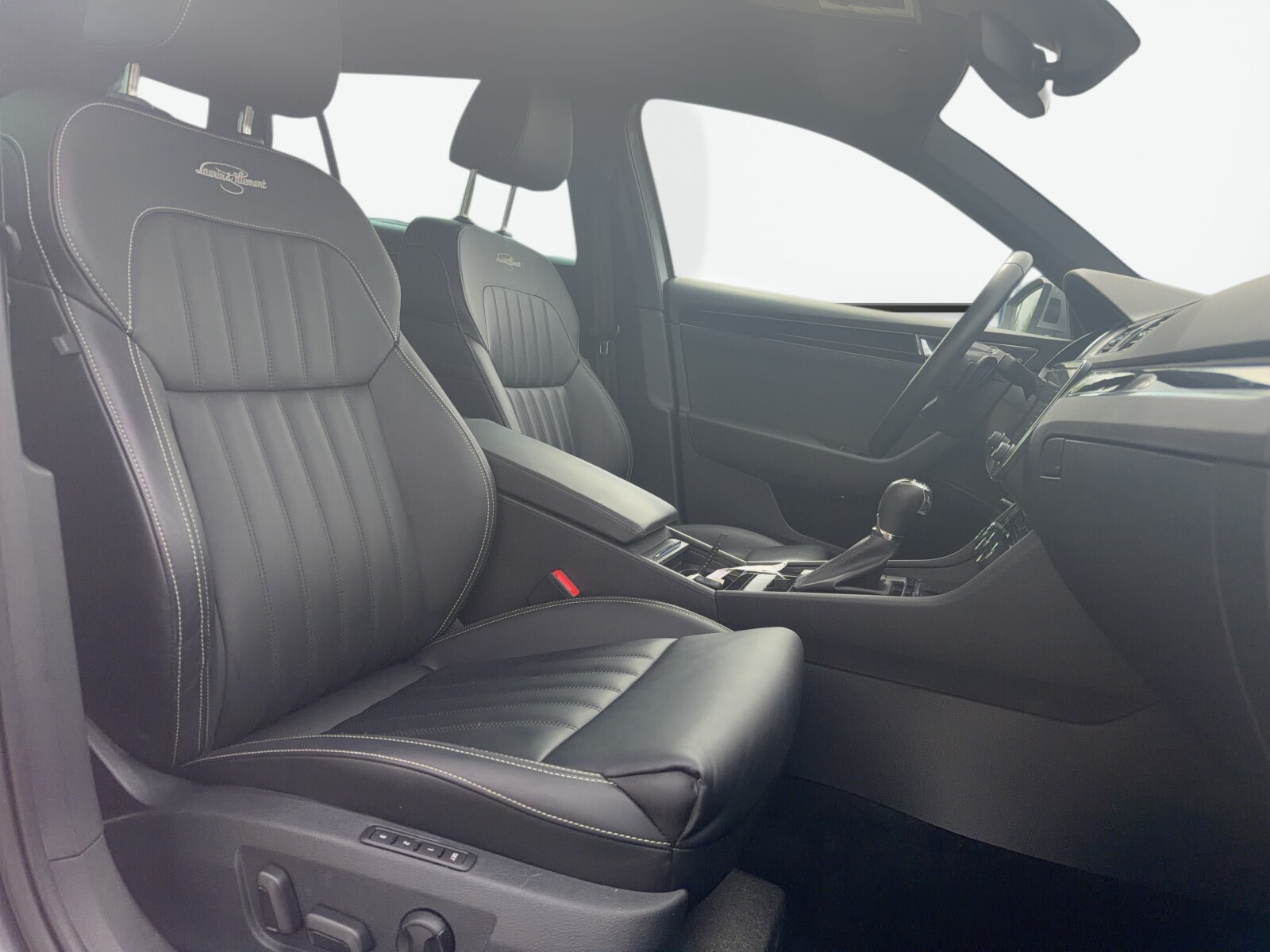Škoda Superb Combi - zdjęcie 19