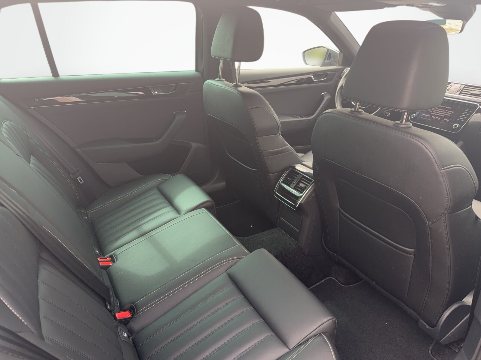 Škoda Superb Combi - zdjęcie 16