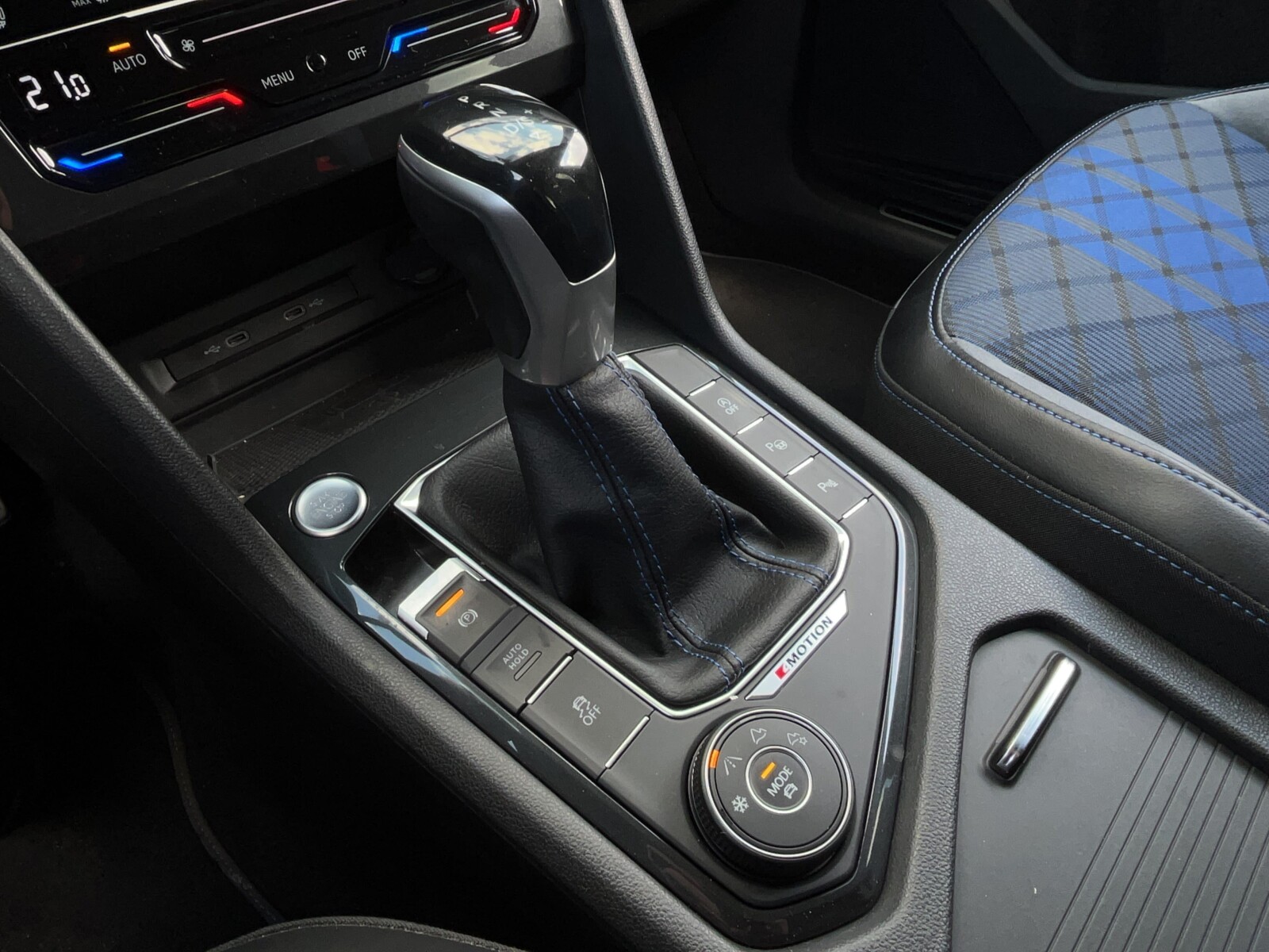 Volkswagen Tiguan - zdjęcie 18
