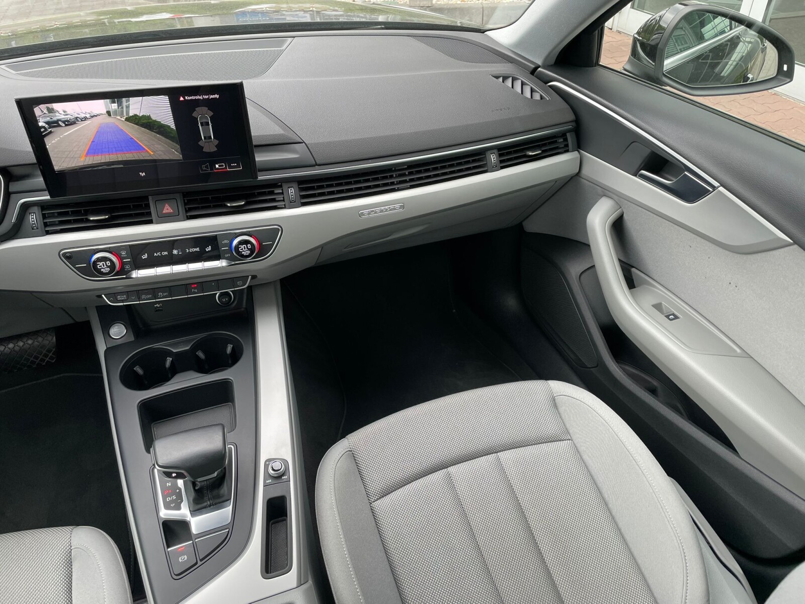 Audi A4 Limousine - zdjęcie 15