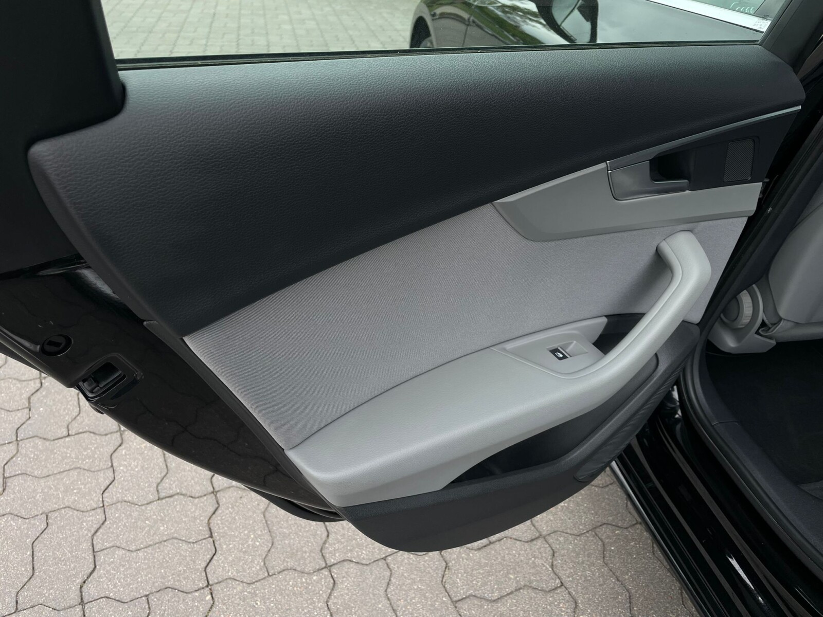 Audi A4 Limousine - zdjęcie 9