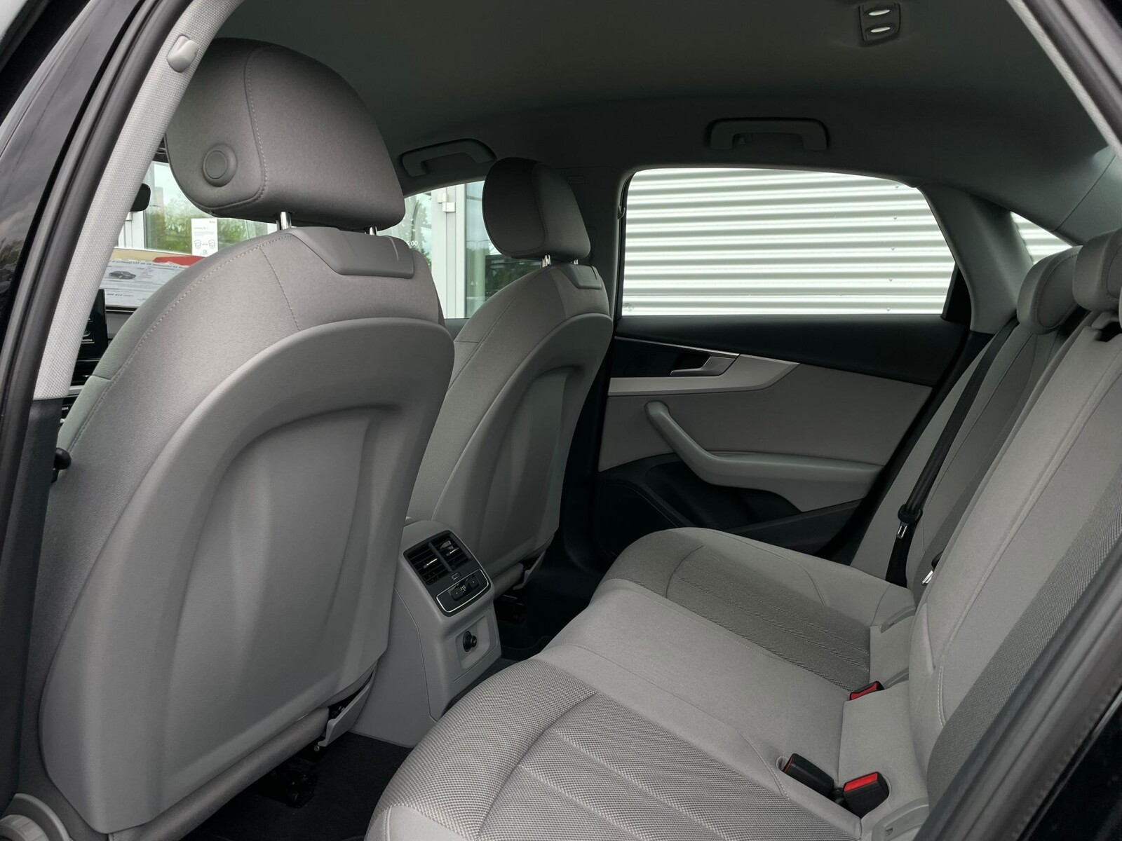 Audi A4 Limousine - zdjęcie 10