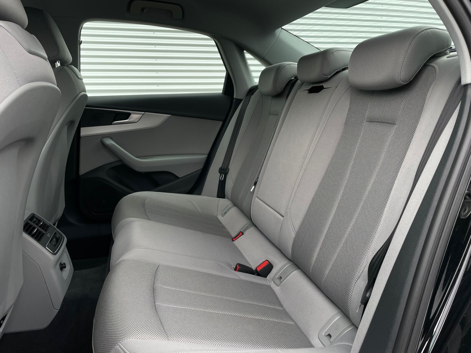 Audi A4 Limousine - zdjęcie 11
