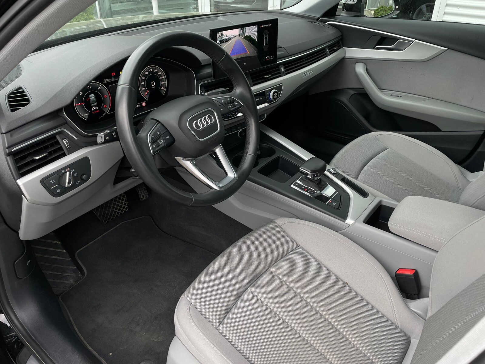 Audi A4 Limousine - zdjęcie 18
