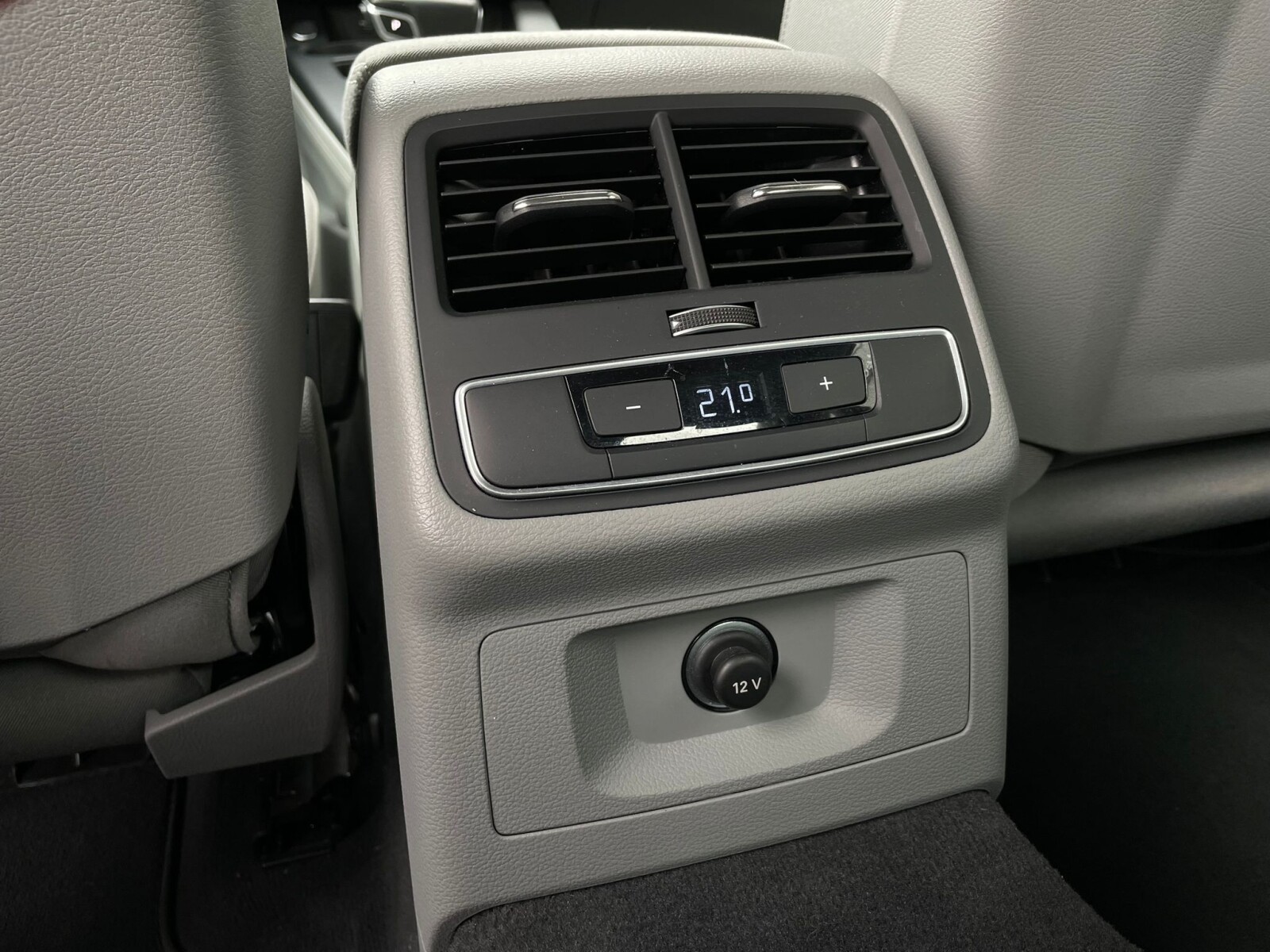 Audi A4 Limousine - zdjęcie 12