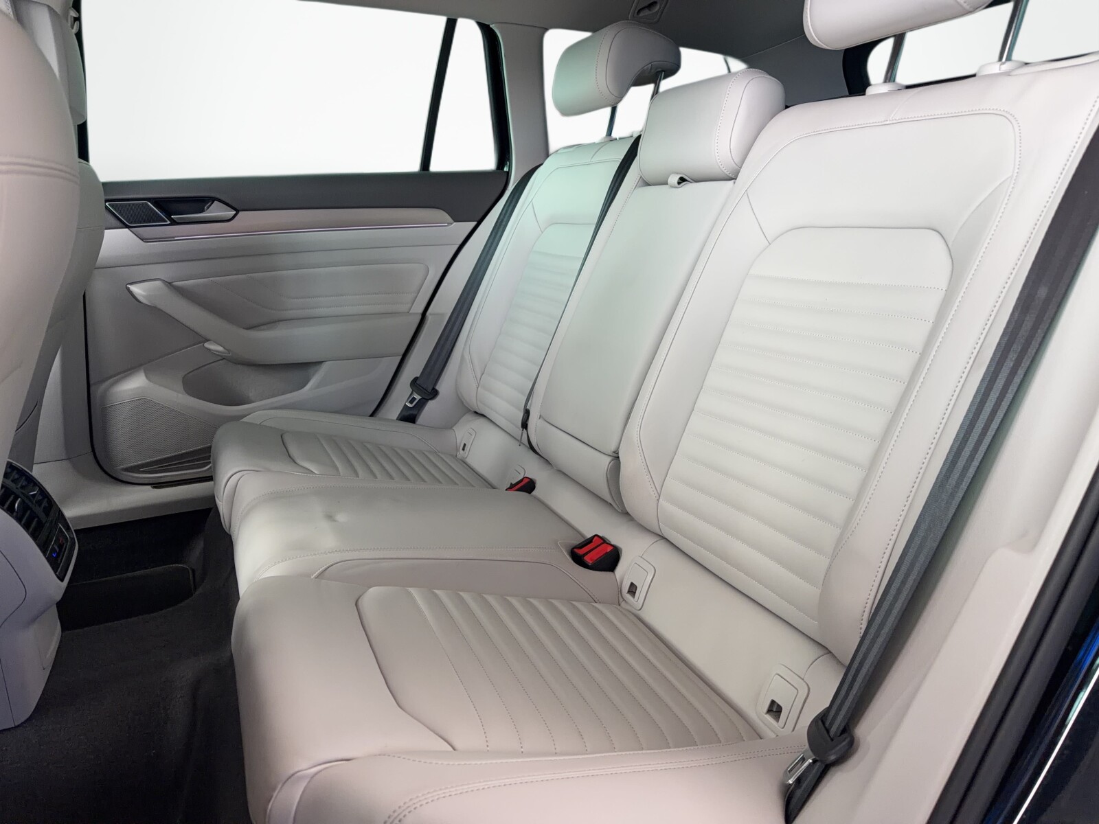 Volkswagen Passat Variant - zdjęcie 14