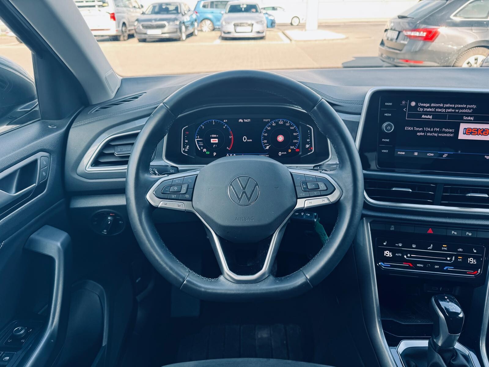 Volkswagen T-Roc - zdjęcie 19
