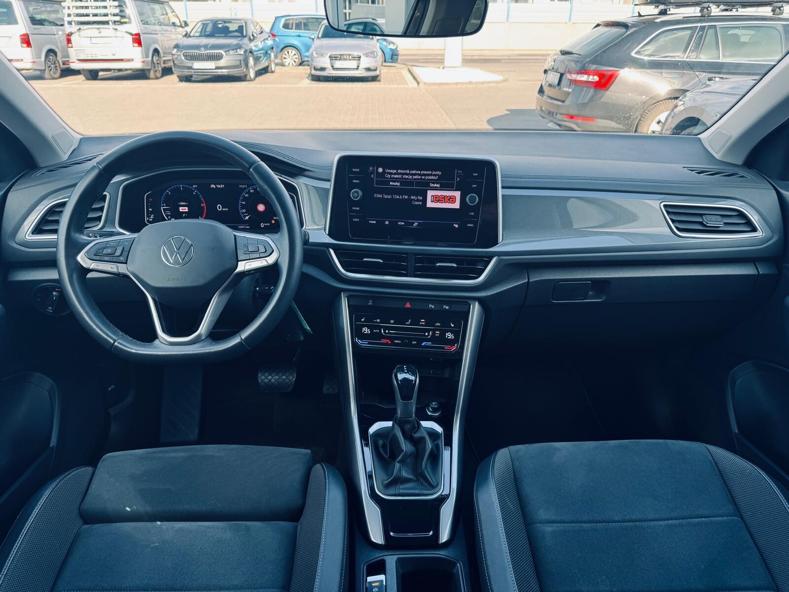 Volkswagen T-Roc - zdjęcie 18