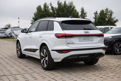 251KM / E-tron Compact/ S-line/ Mikrofibra/ Leasing 101%