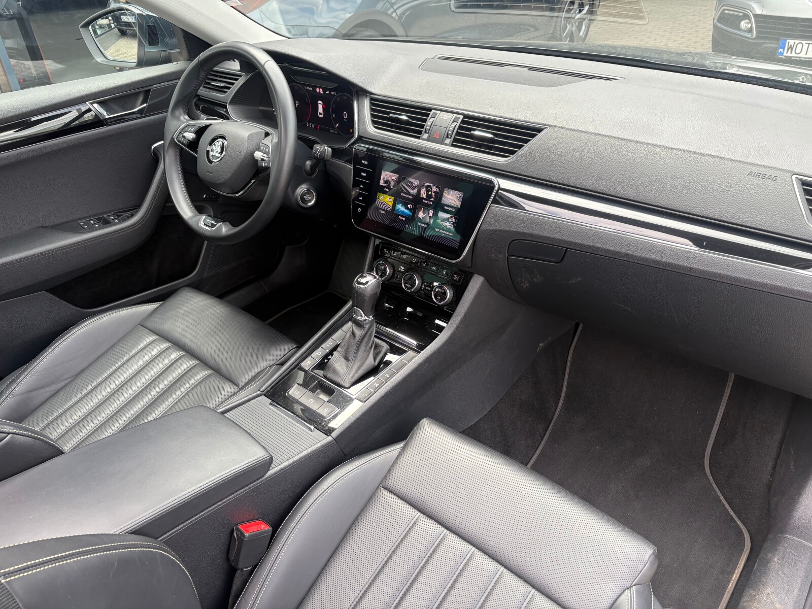 Škoda Superb - zdjęcie 17