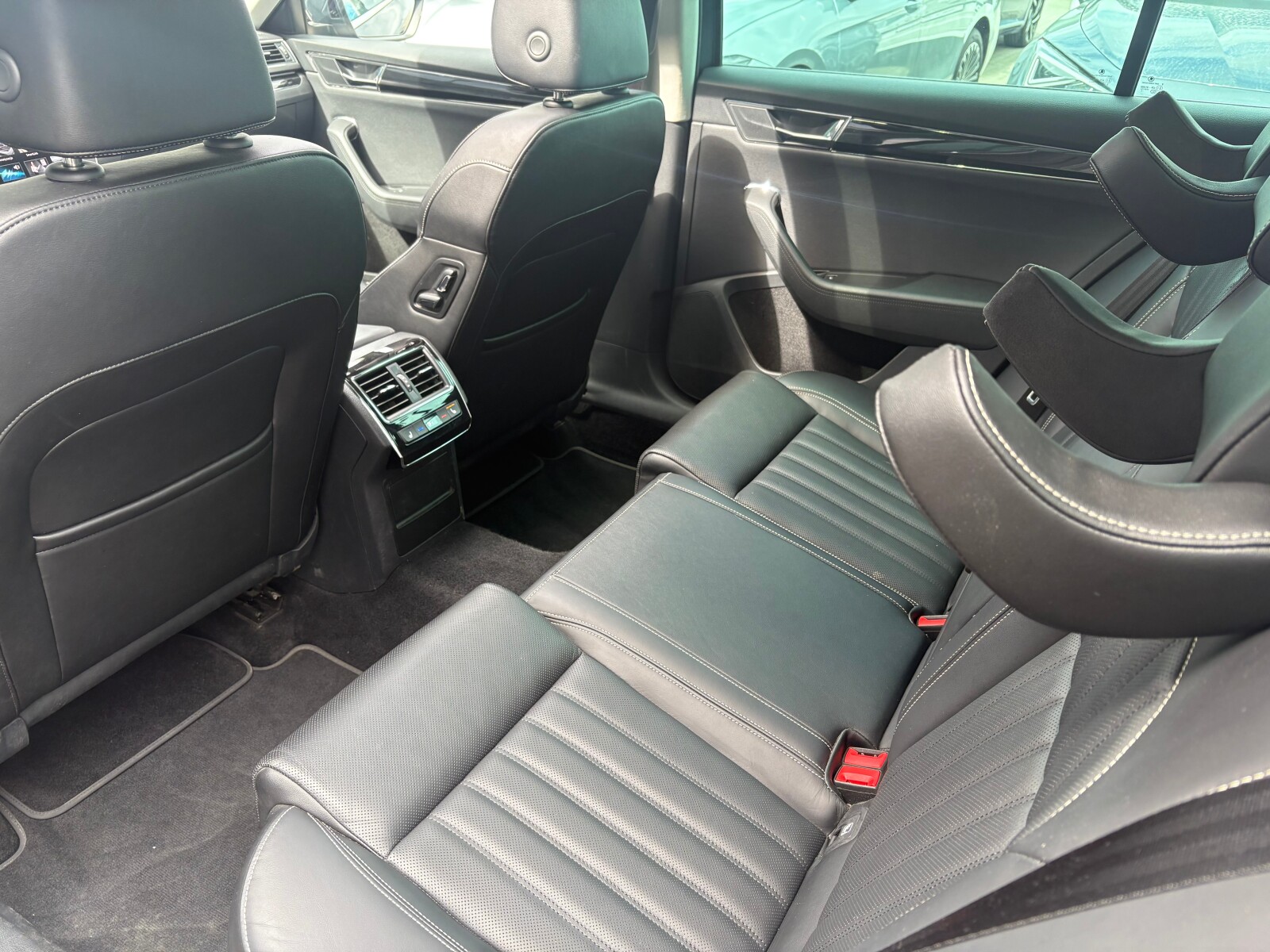 Škoda Superb - zdjęcie 14