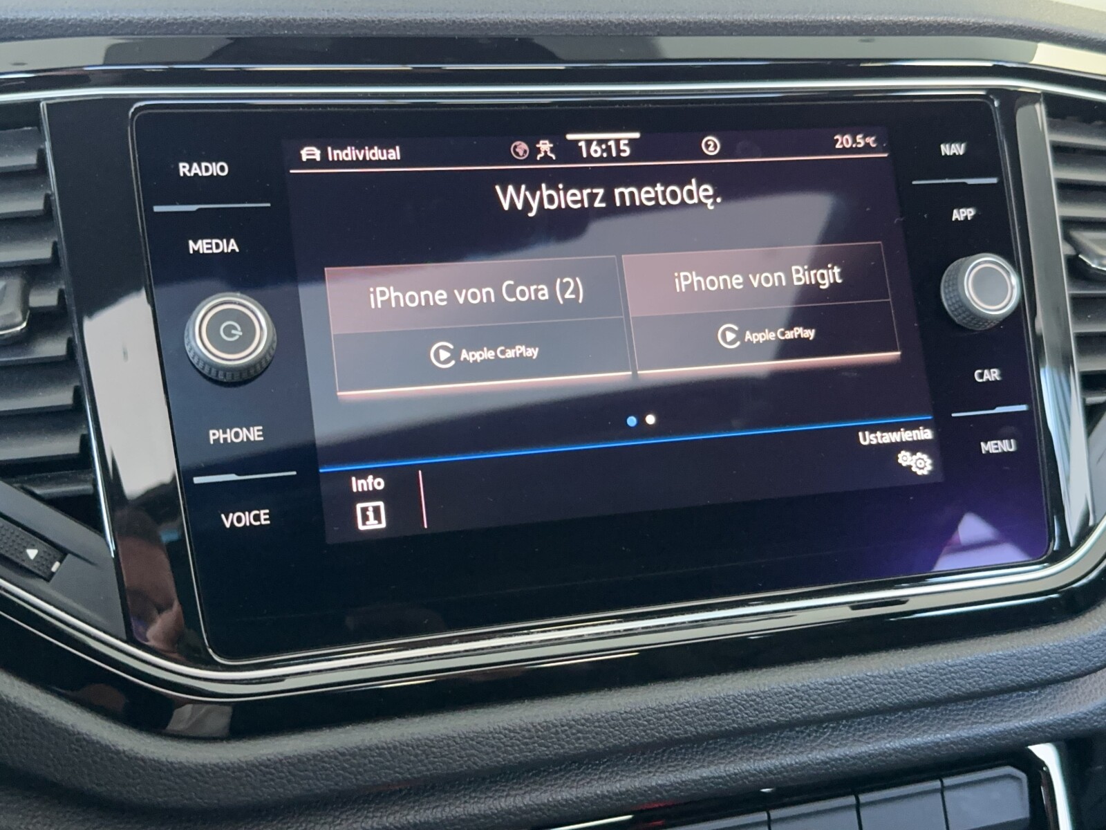 Volkswagen T-Roc - zdjęcie 38