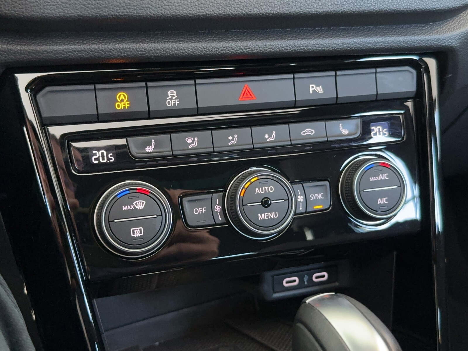Volkswagen T-Roc - zdjęcie 25