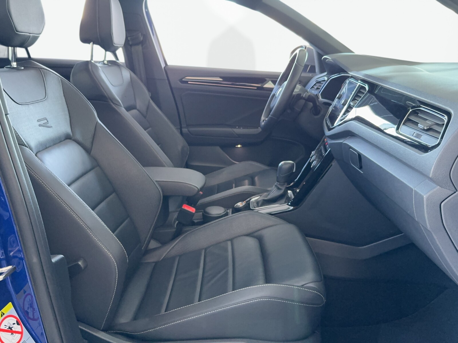 Volkswagen T-Roc - zdjęcie 16