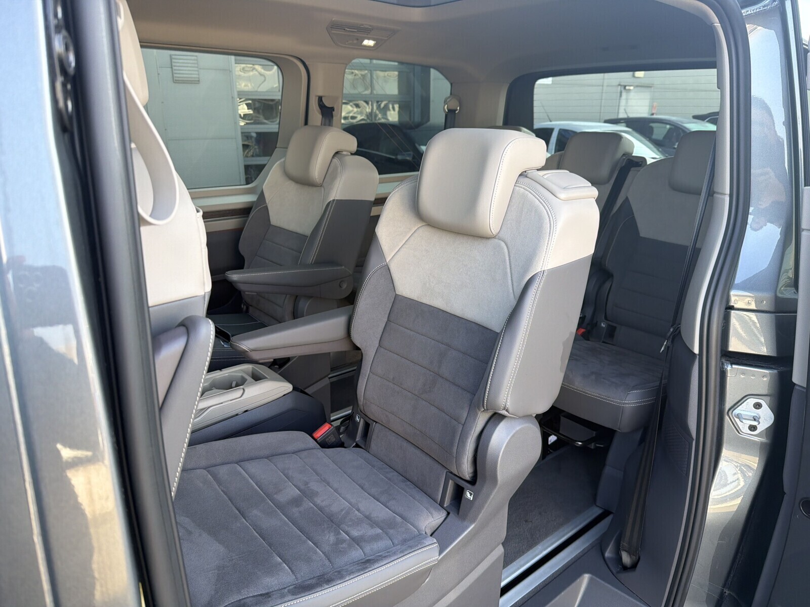 Volkswagen Multivan - zdjęcie 16