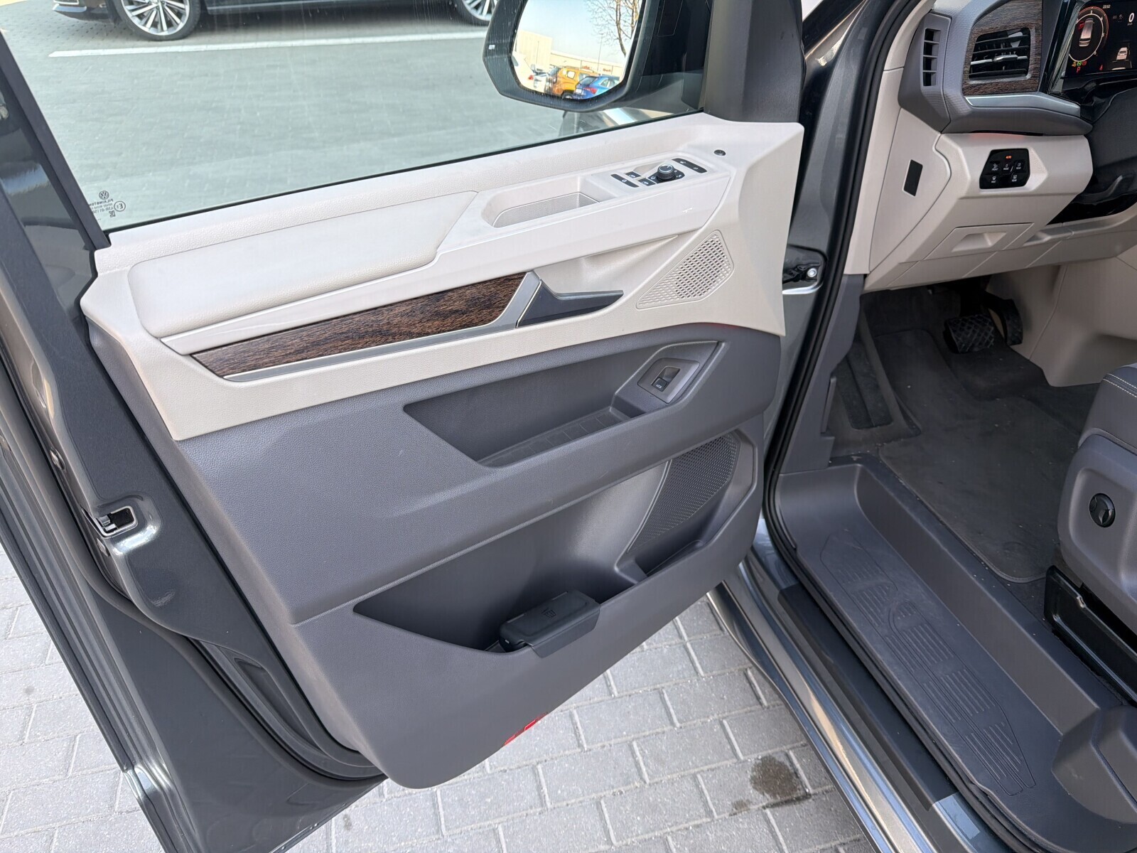 Volkswagen Multivan - zdjęcie 10