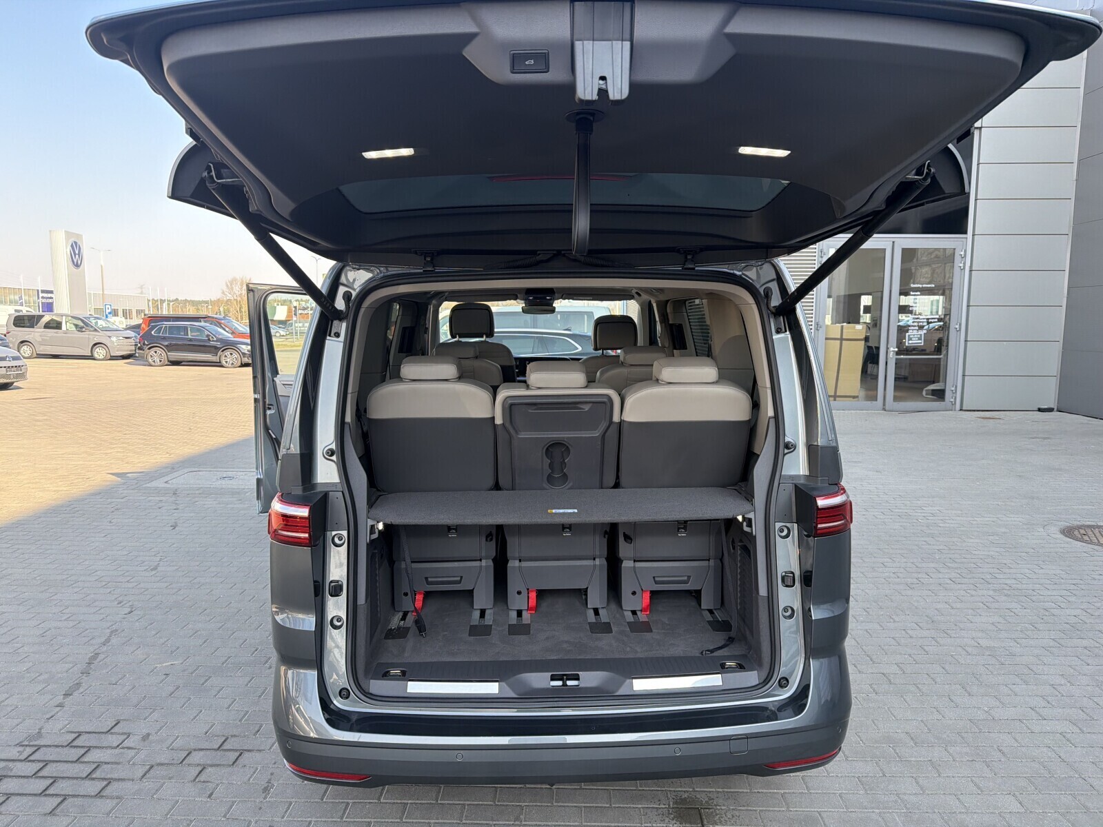 Volkswagen Multivan - zdjęcie 17