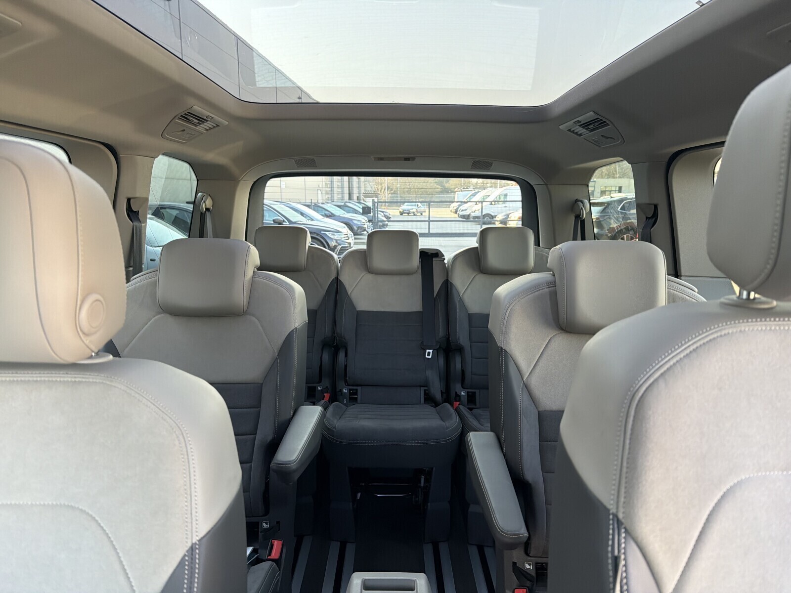 Volkswagen Multivan - zdjęcie 29