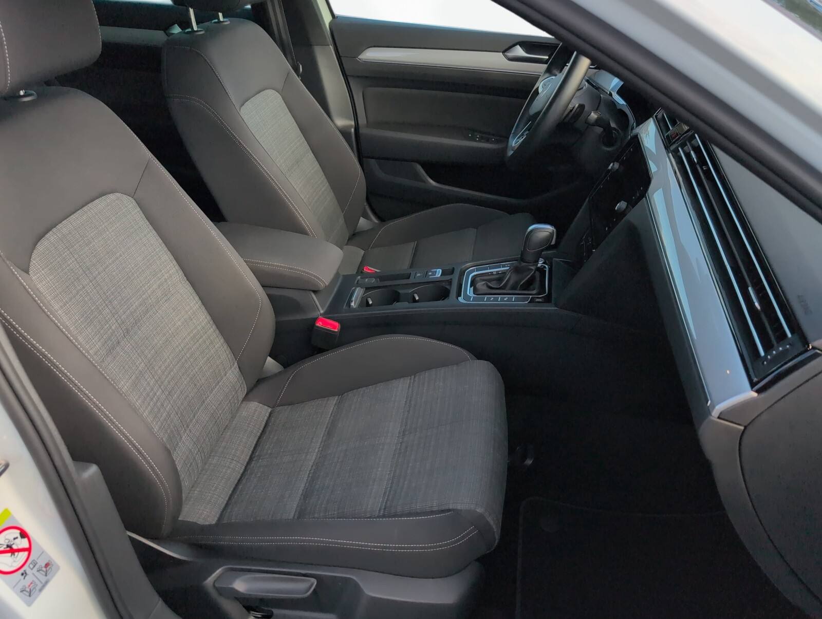 Volkswagen Passat Variant - zdjęcie 15