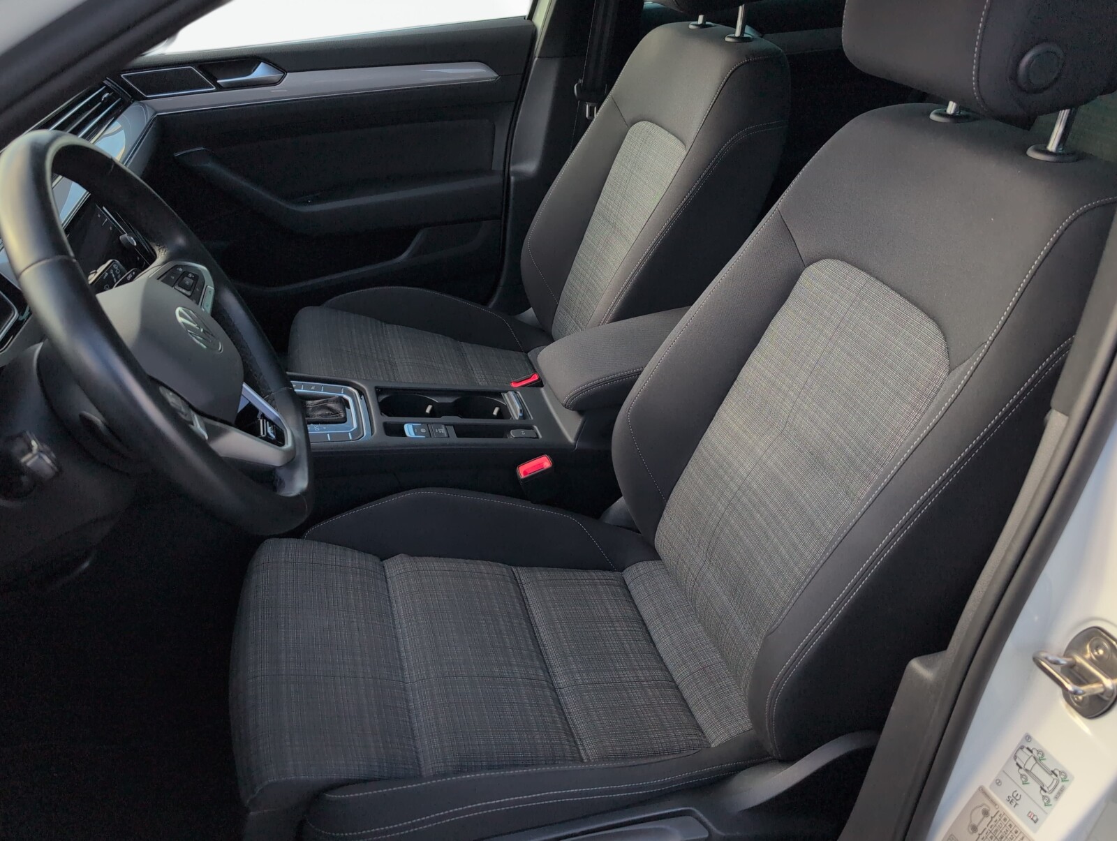 Volkswagen Passat Variant - zdjęcie 16