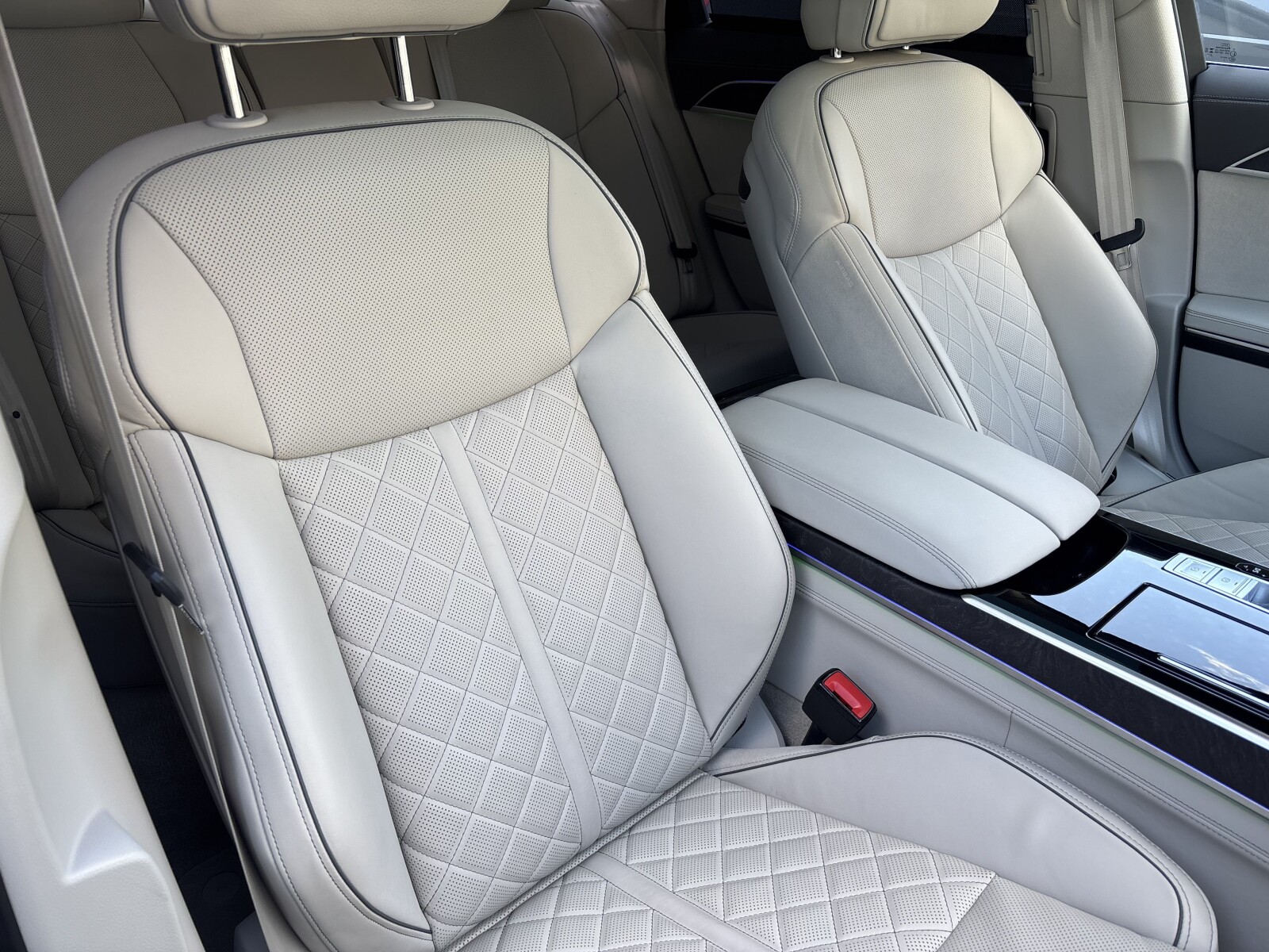 Audi A8 - zdjęcie 37
