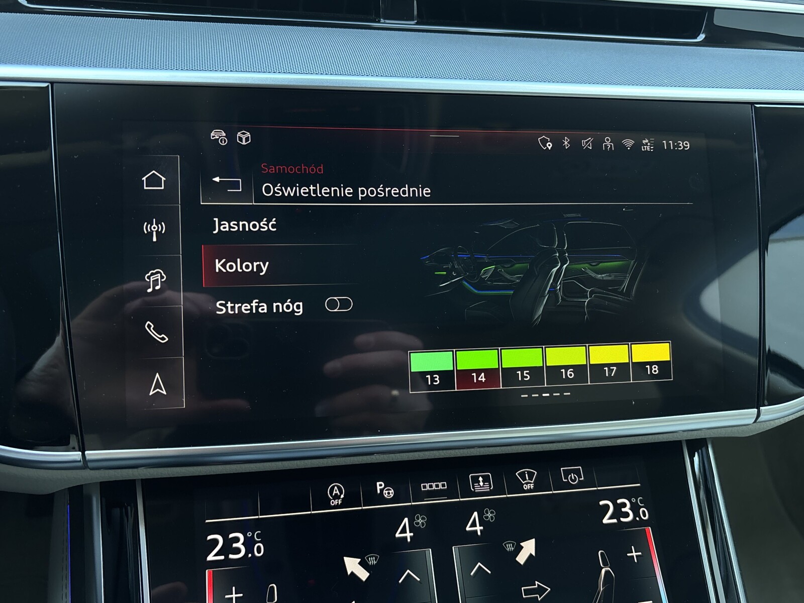 Audi A8 - zdjęcie 19