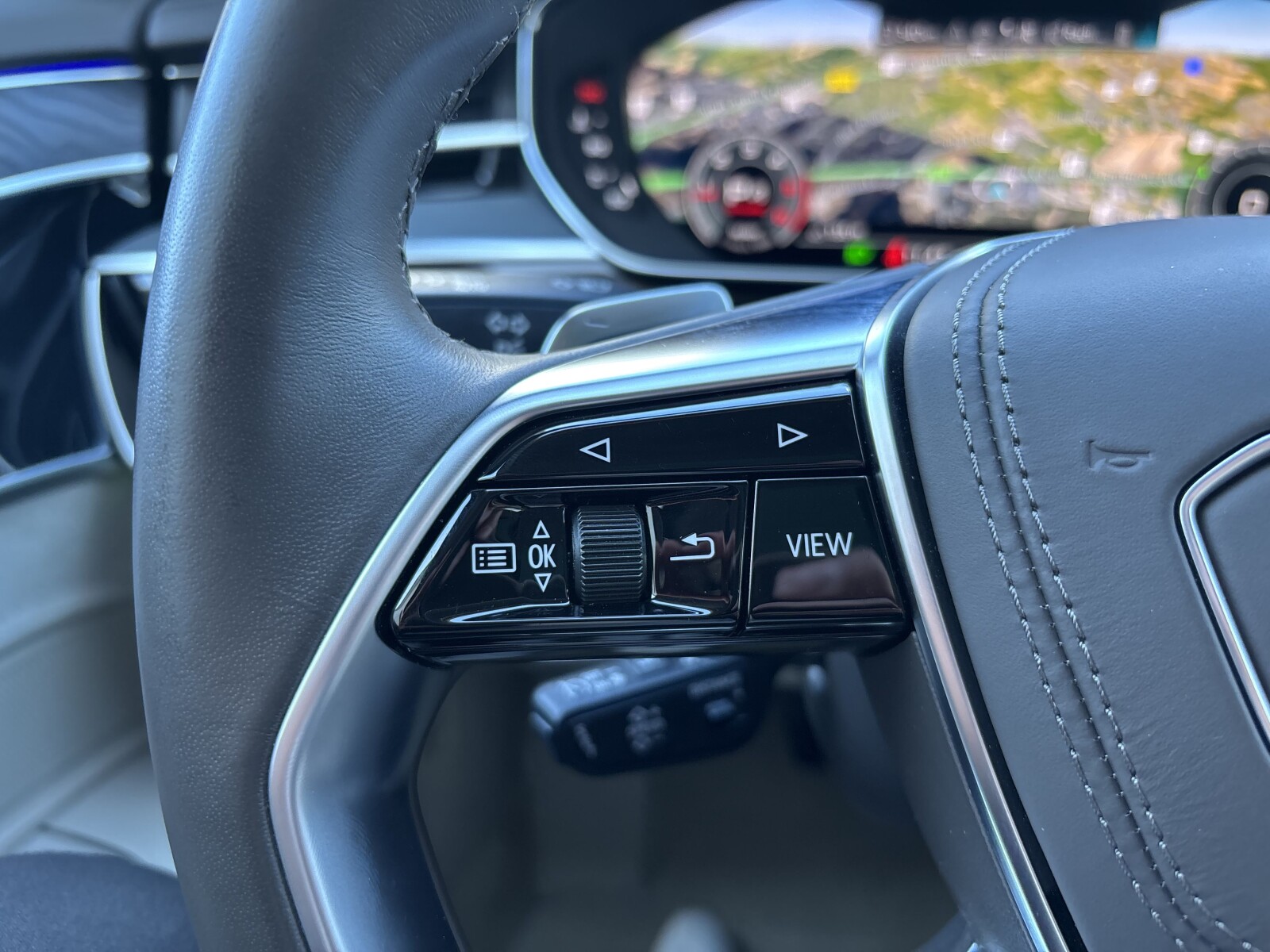 Audi A8 - zdjęcie 11
