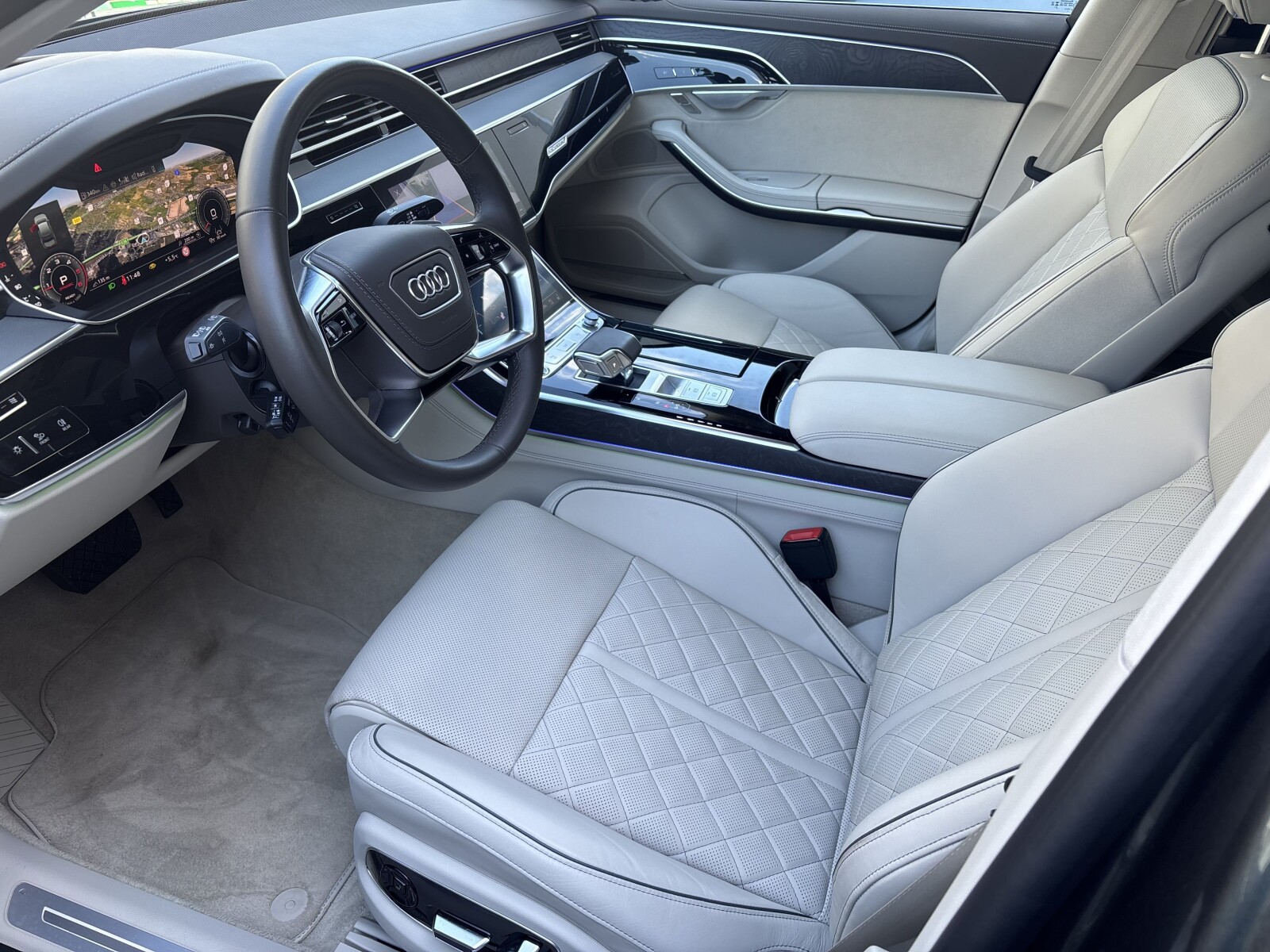 Audi A8 - zdjęcie 16