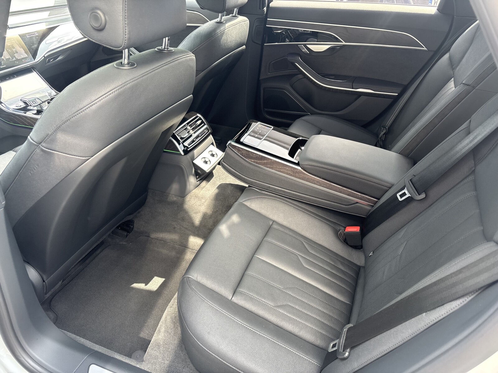 Audi A8 - zdjęcie 33