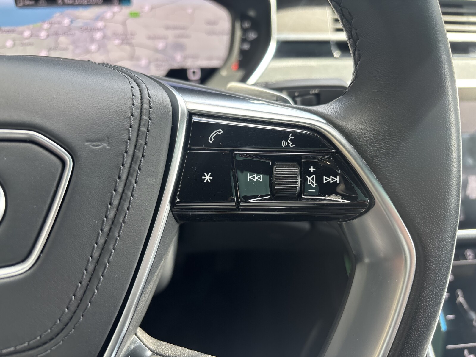 Audi A8 - zdjęcie 14