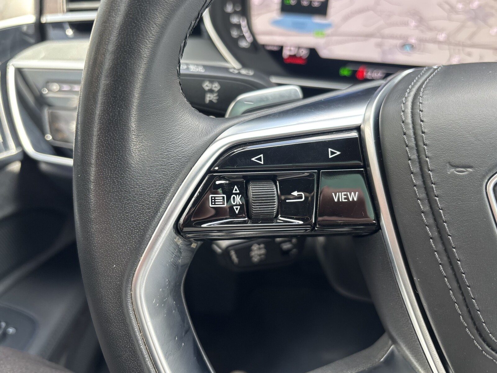 Audi A8 - zdjęcie 11