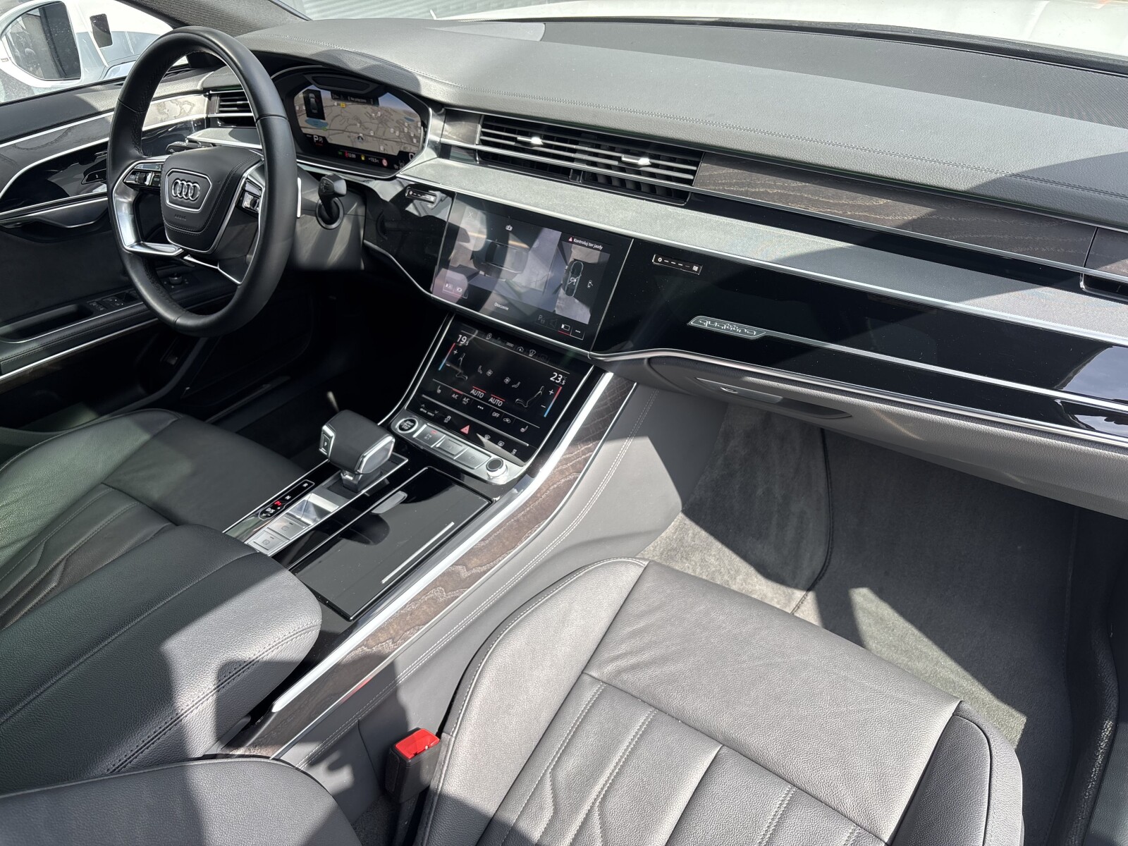 Audi A8 - zdjęcie 38