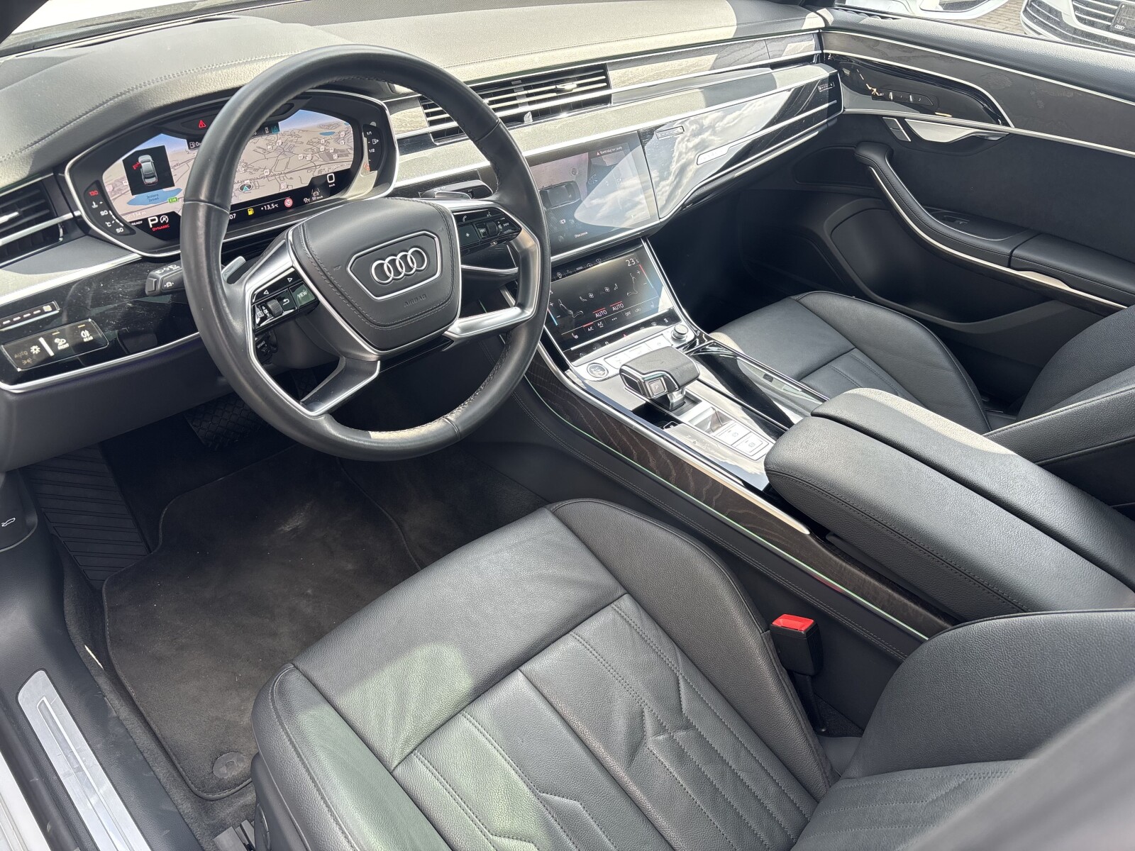 Audi A8 - zdjęcie 16