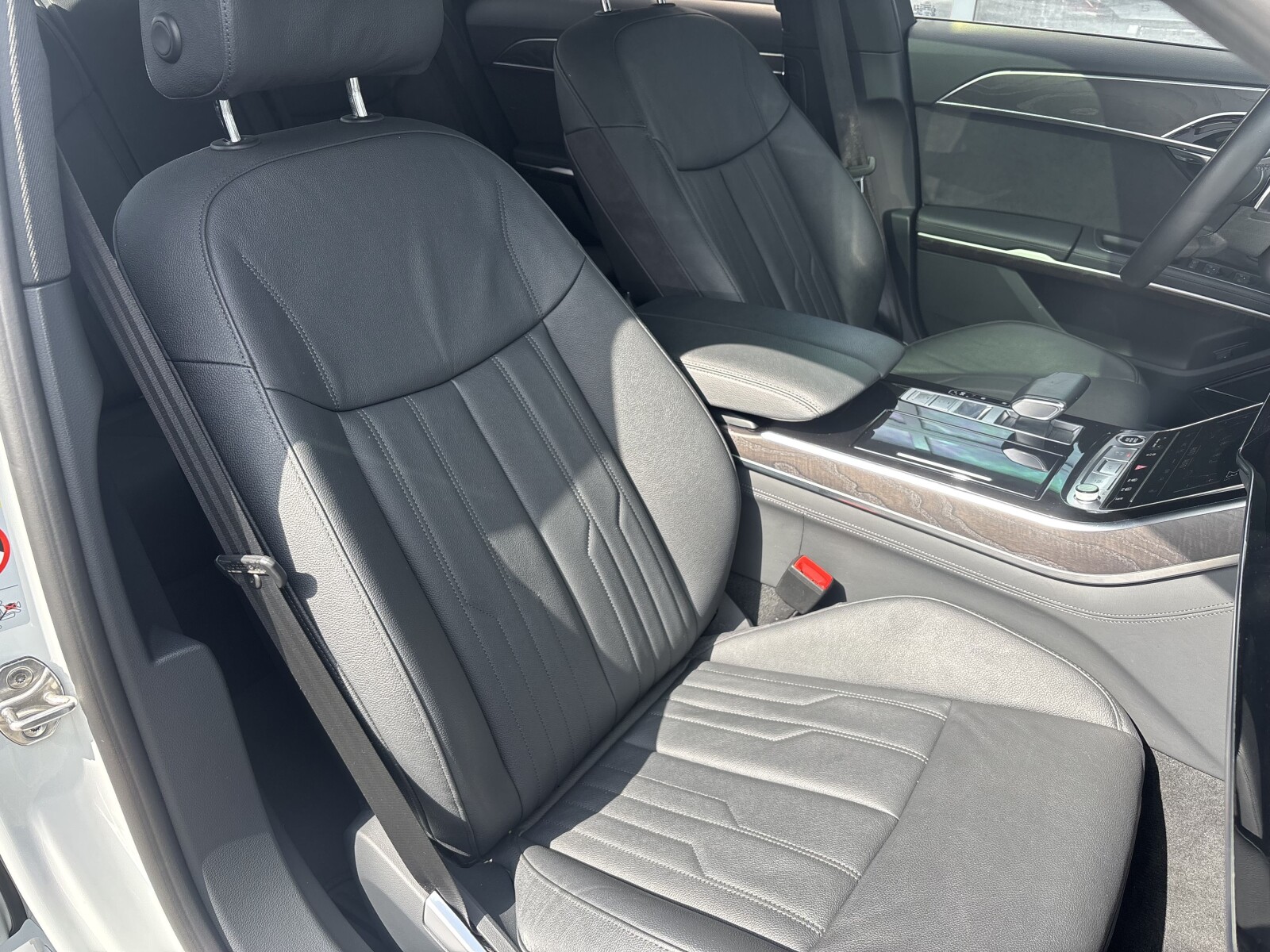 Audi A8 - zdjęcie 37