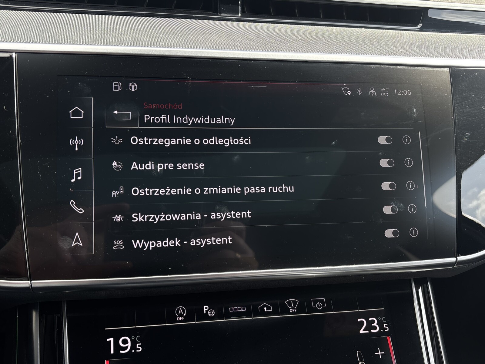 Audi A8 - zdjęcie 30