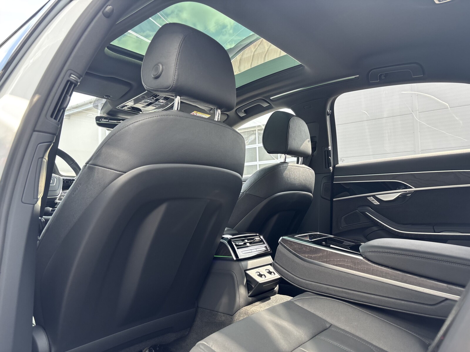Audi A8 - zdjęcie 32