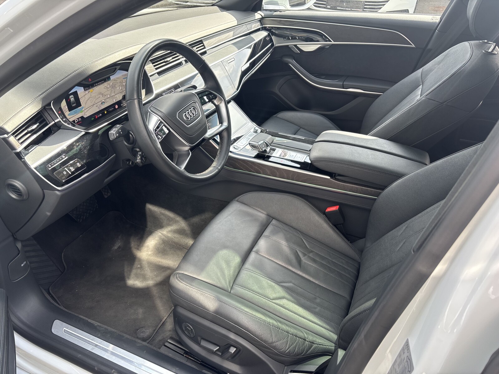Audi A8 - zdjęcie 15