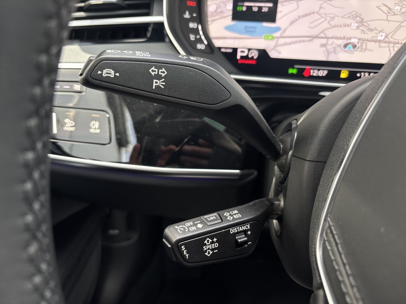 Audi A8 - zdjęcie 12