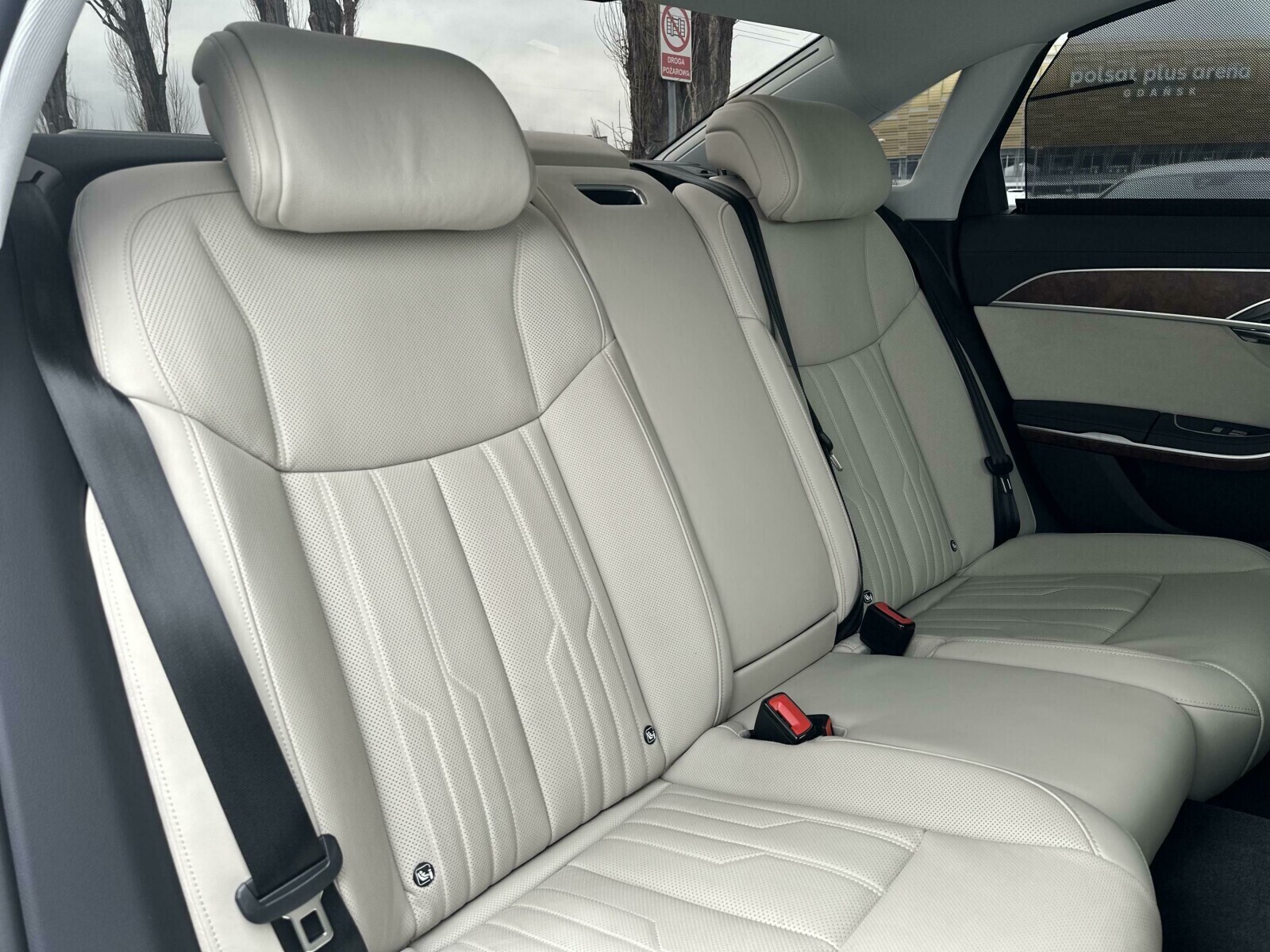 Audi A8 - zdjęcie 13