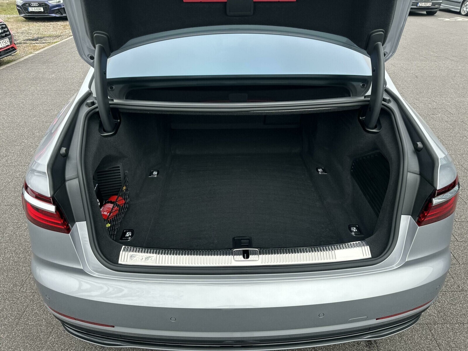 Audi A8 - zdjęcie 9