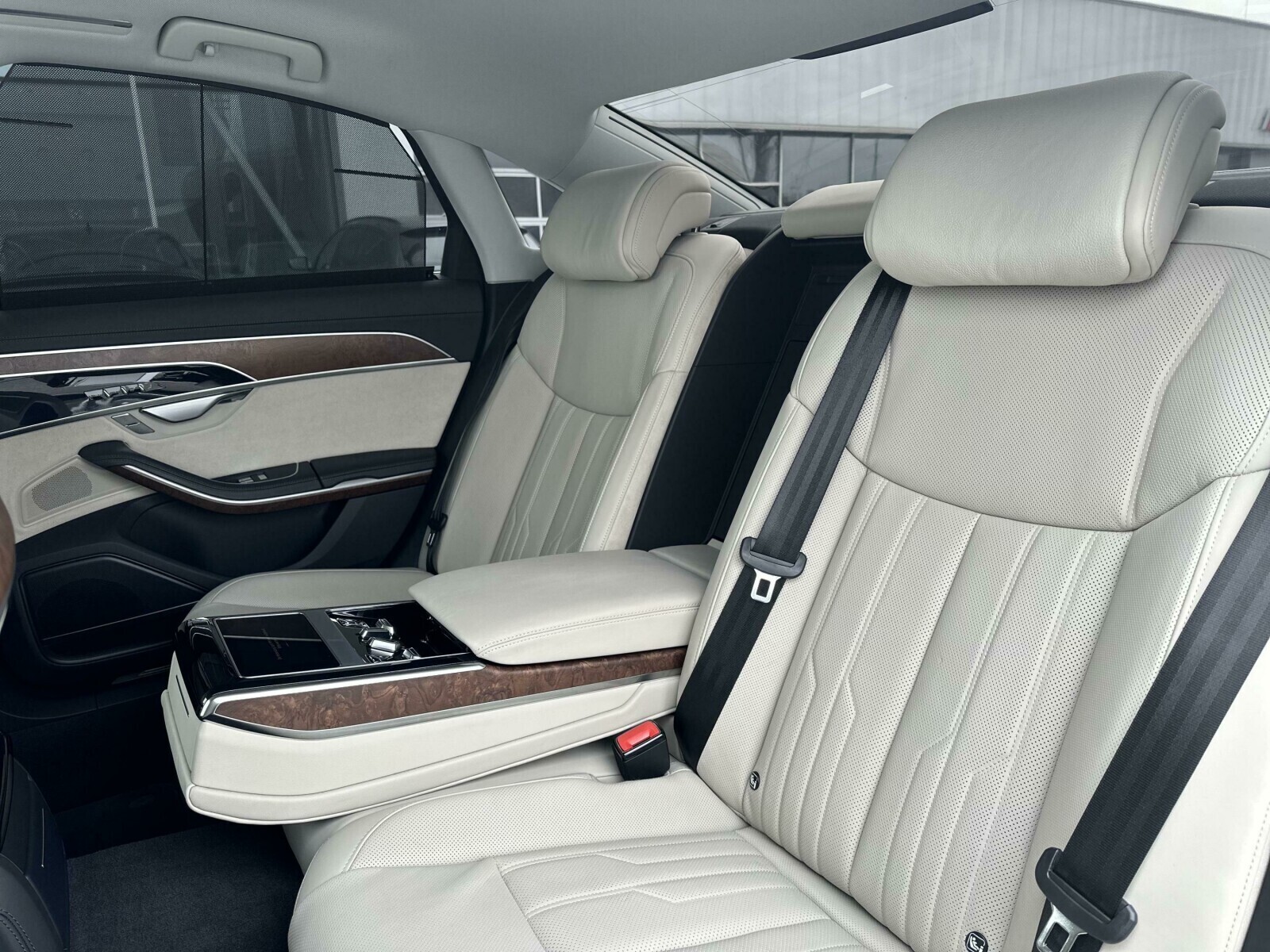 Audi A8 - zdjęcie 12