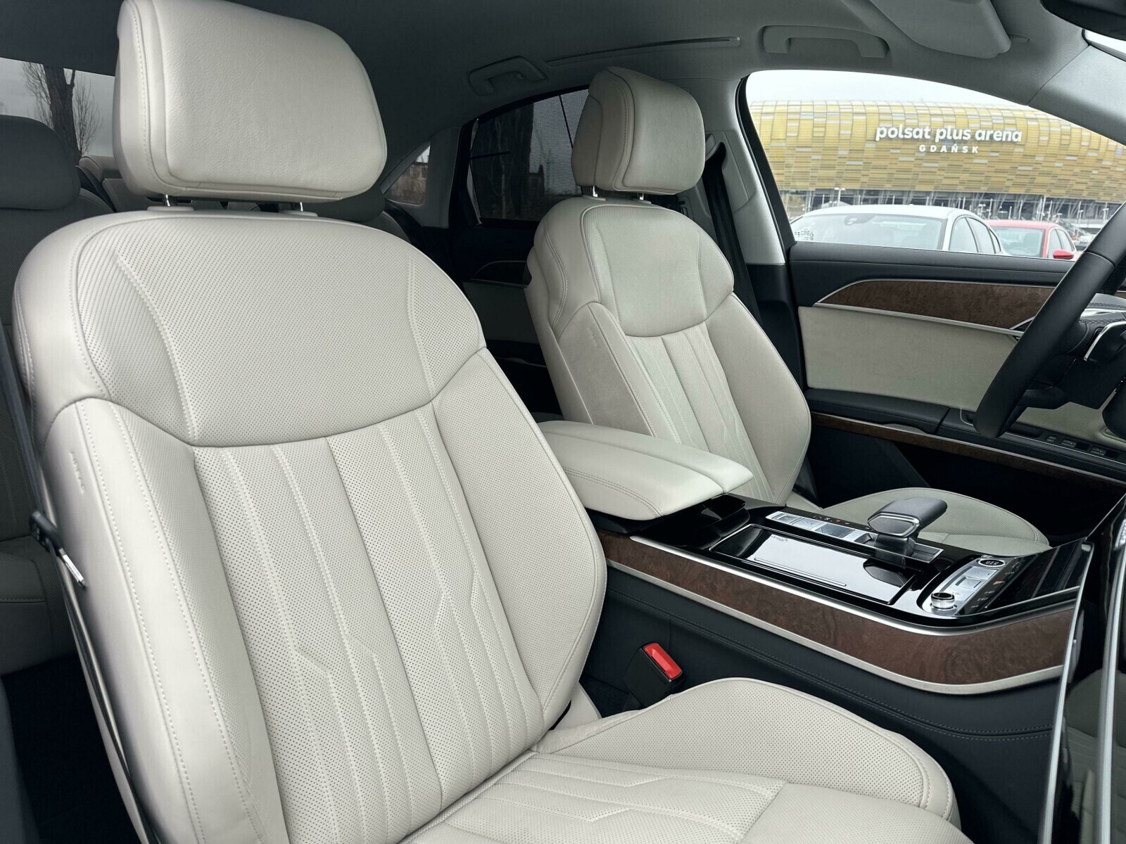 Audi A8 - zdjęcie 14